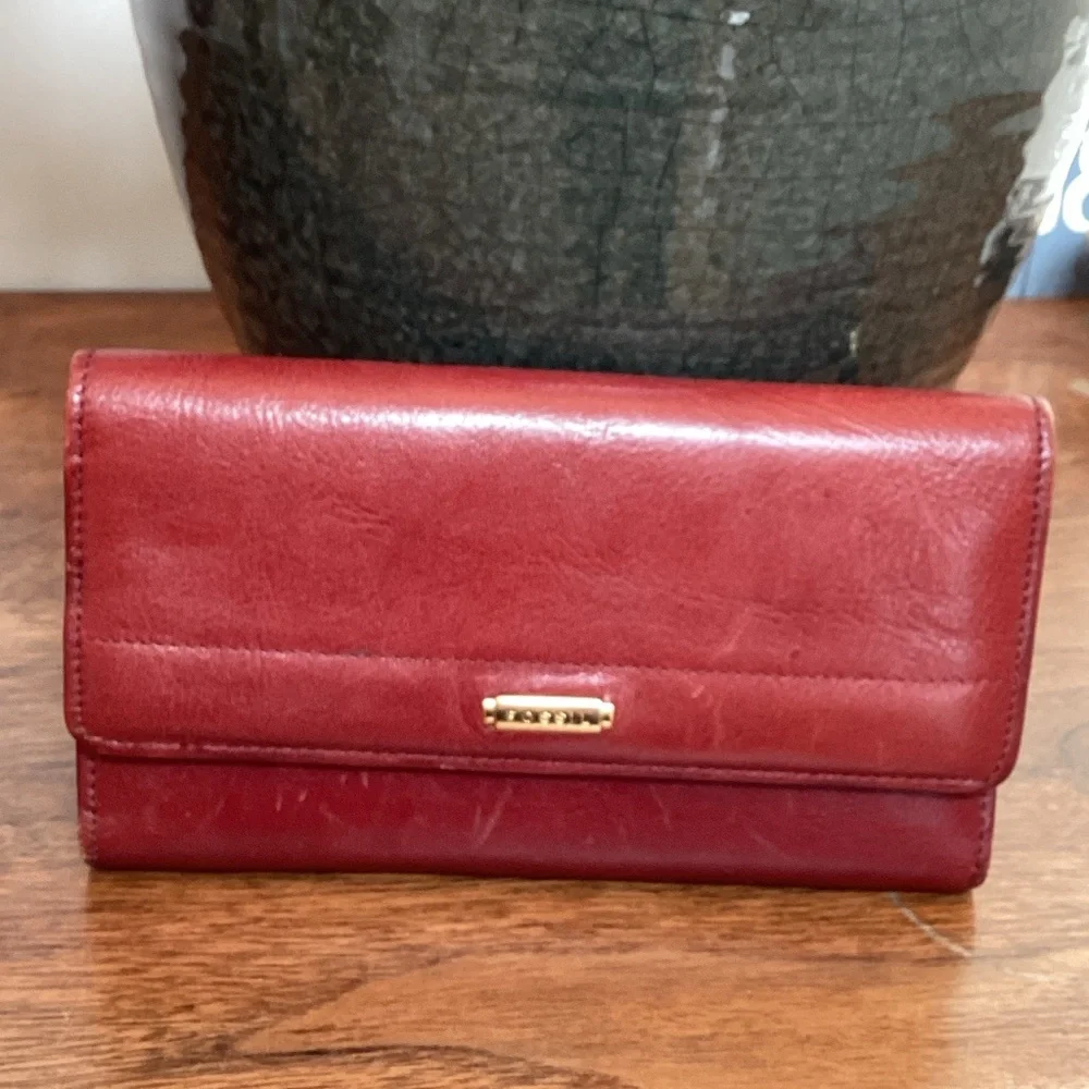 Fossil vintage red, soft genuine leather checkbook wallet - Picture 2 of 16